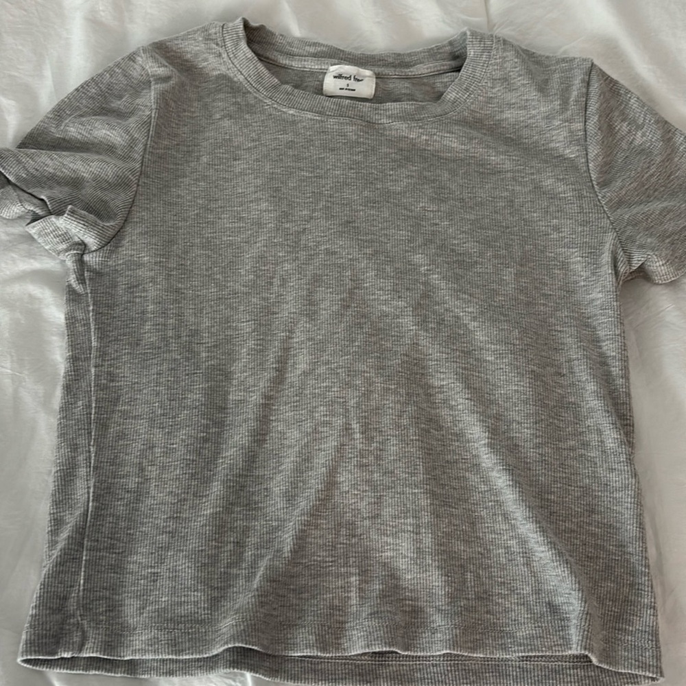 Heather gray t- shirt.